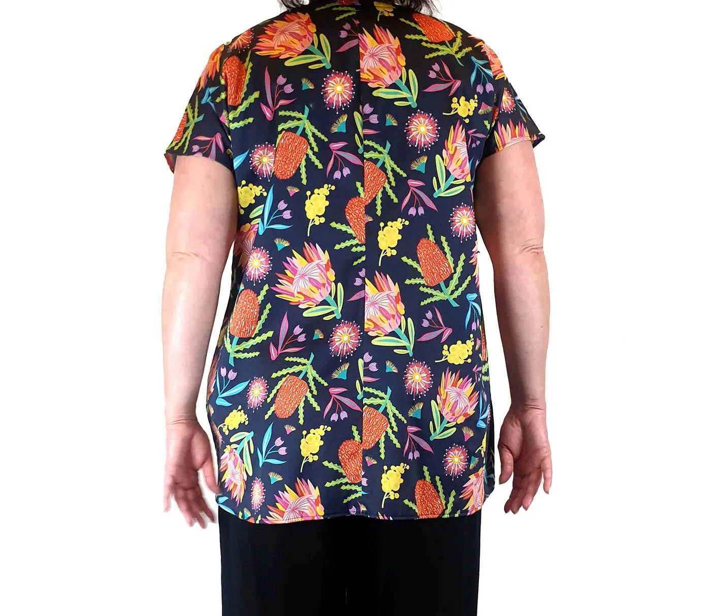 Cottonwood 100% cotton pretty flower print top fits size 16-18