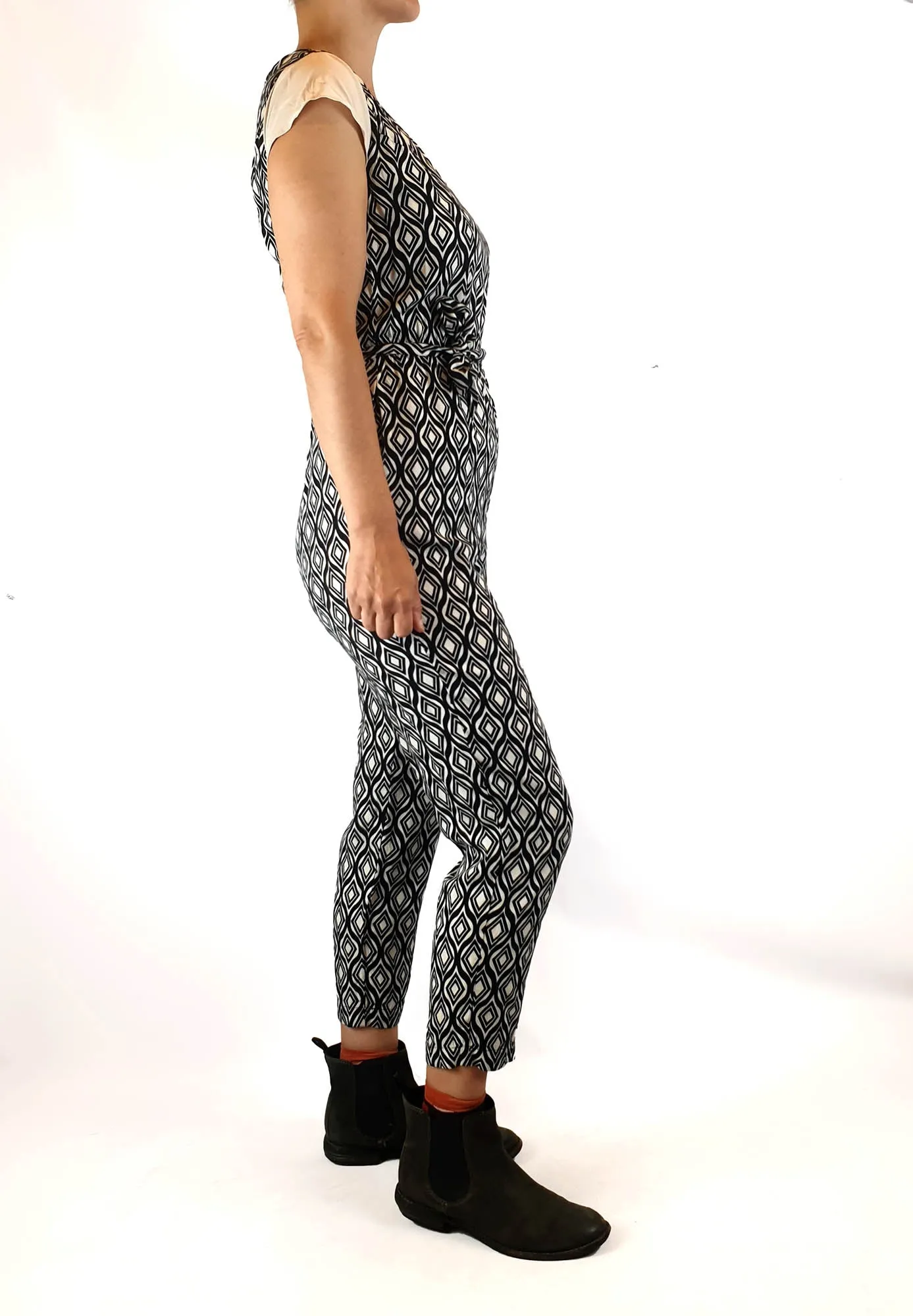 Frock Me Out black and white print sleeveless jumpsuit size 8