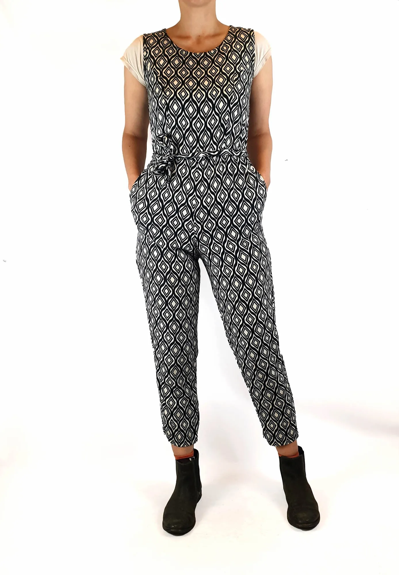 Frock Me Out black and white print sleeveless jumpsuit size 8
