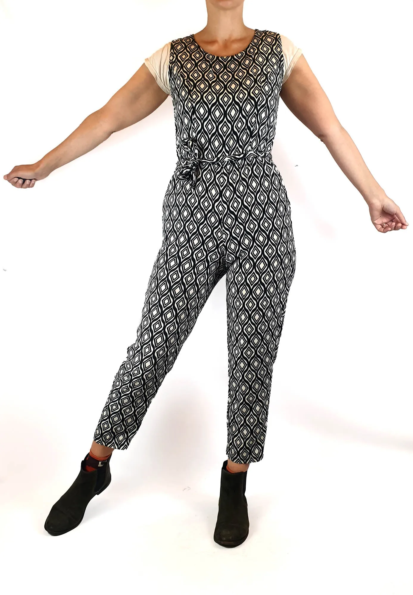 Frock Me Out black and white print sleeveless jumpsuit size 8