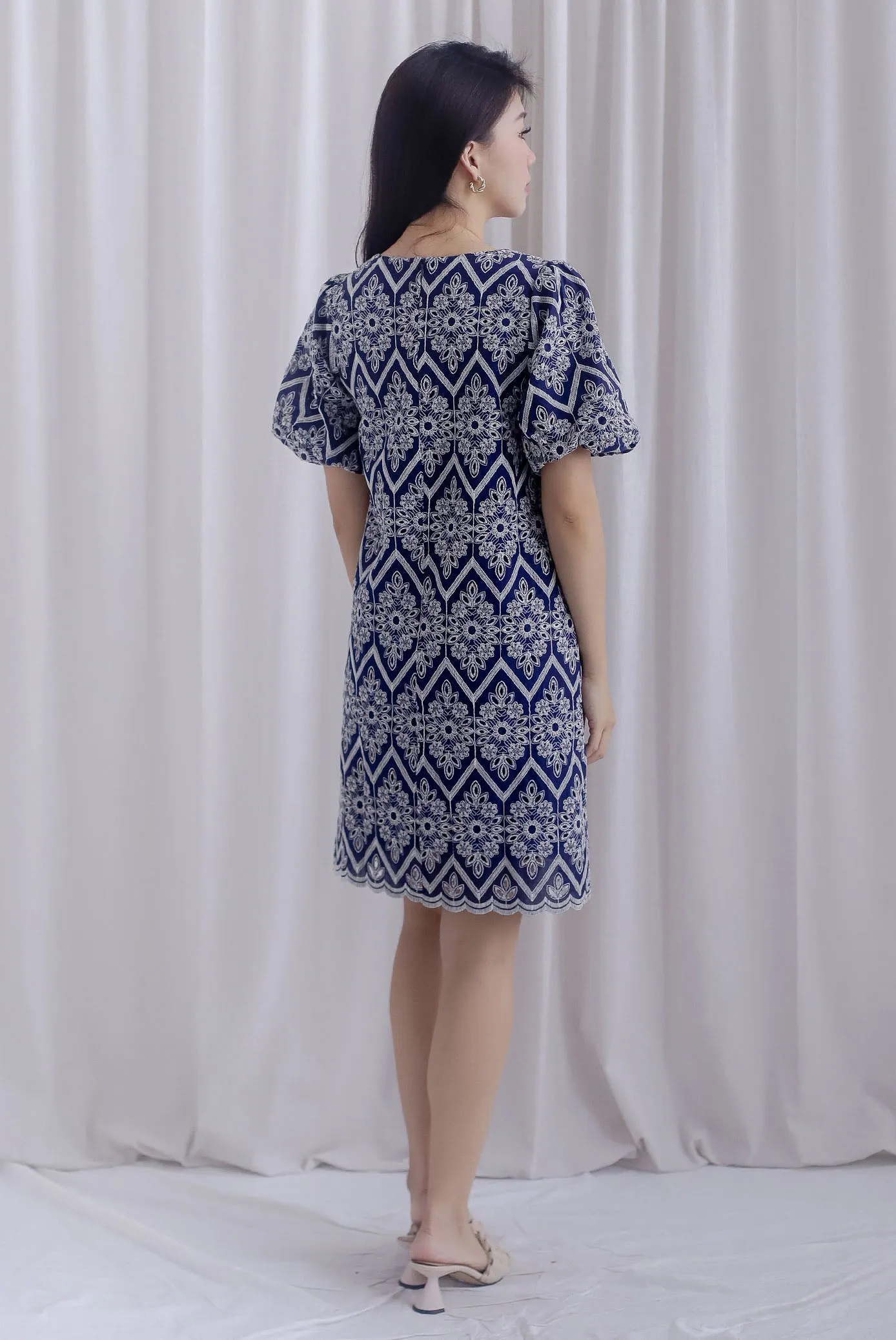 Harlow Embro Puffy Sleeved Scallop Shift Dress In Navy Blue