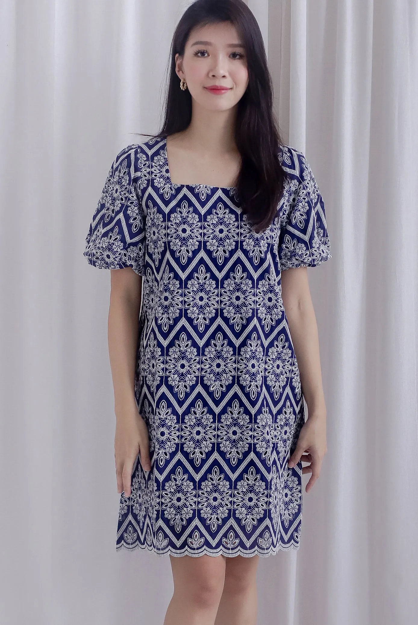 Harlow Embro Puffy Sleeved Scallop Shift Dress In Navy Blue