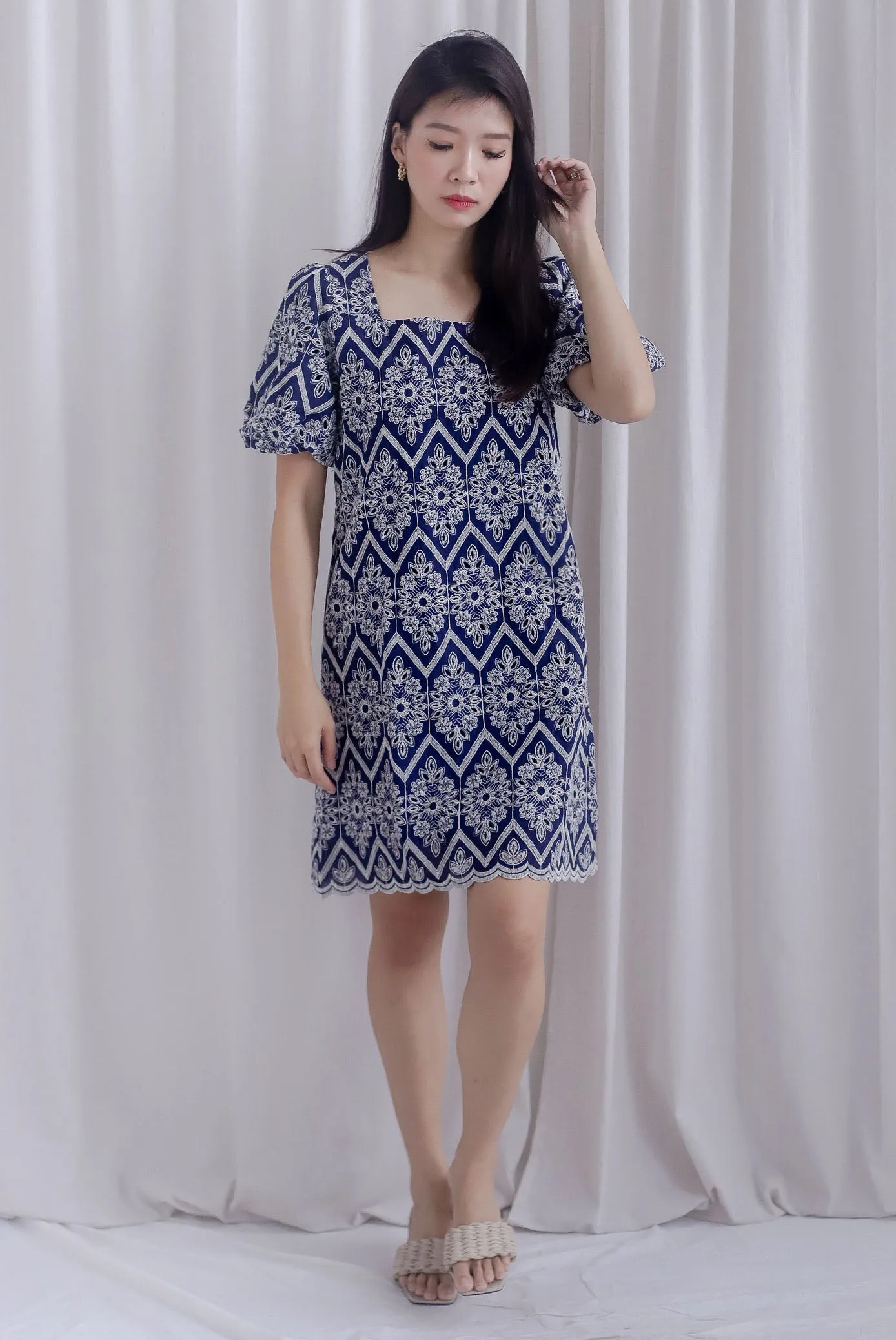 Harlow Embro Puffy Sleeved Scallop Shift Dress In Navy Blue