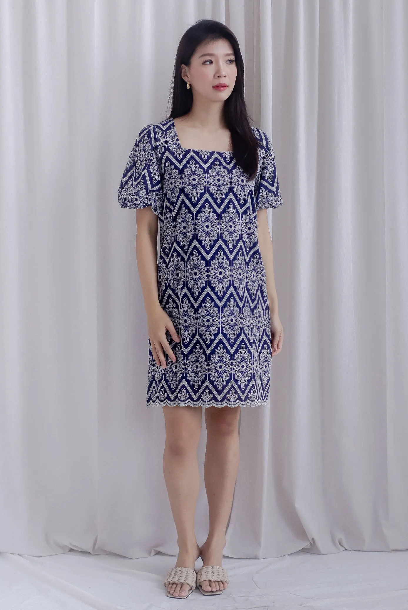 Harlow Embro Puffy Sleeved Scallop Shift Dress In Navy Blue