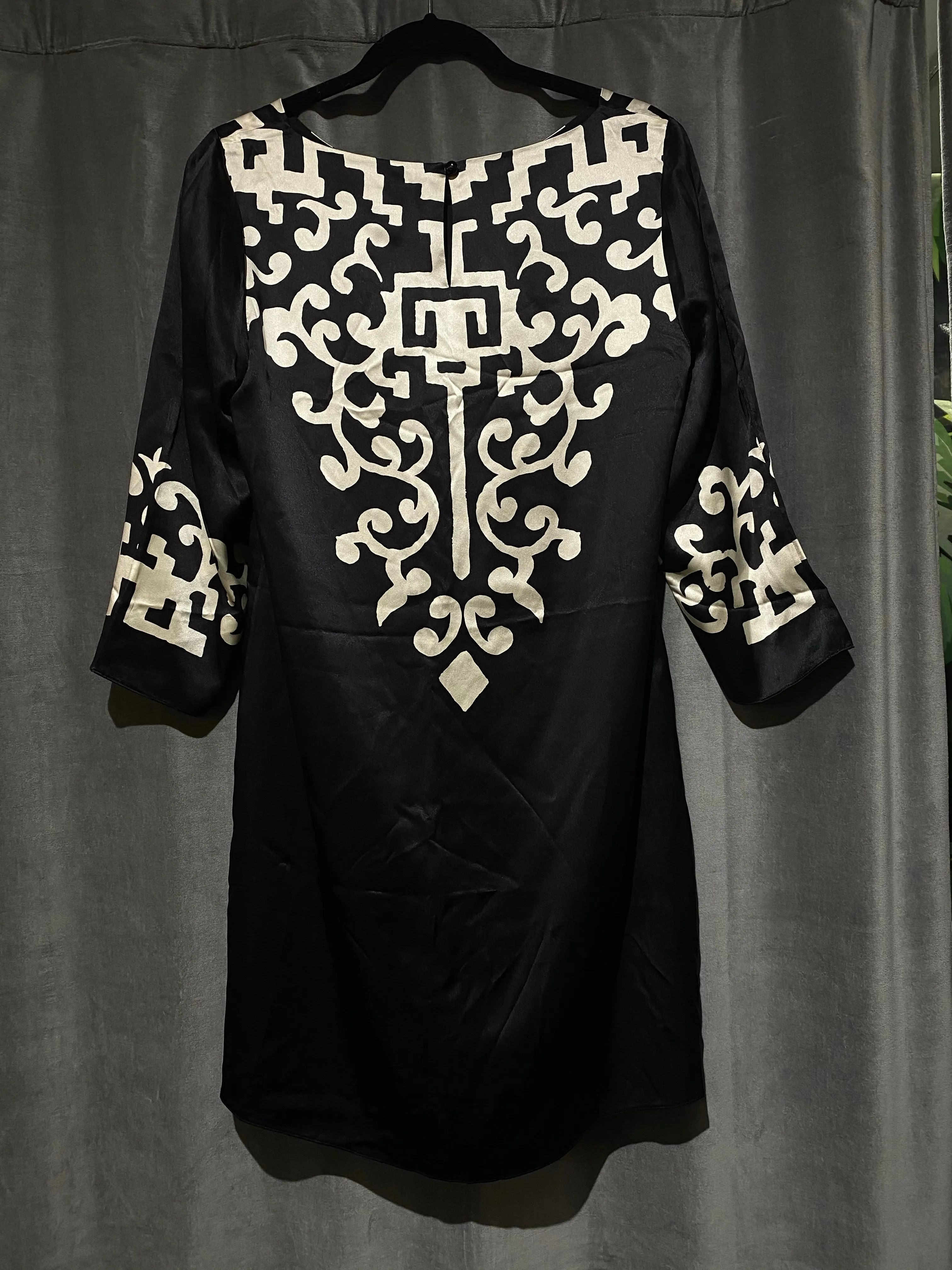 Tibi Silk Three Quarter Sleeve Black Shift Dress with White Design