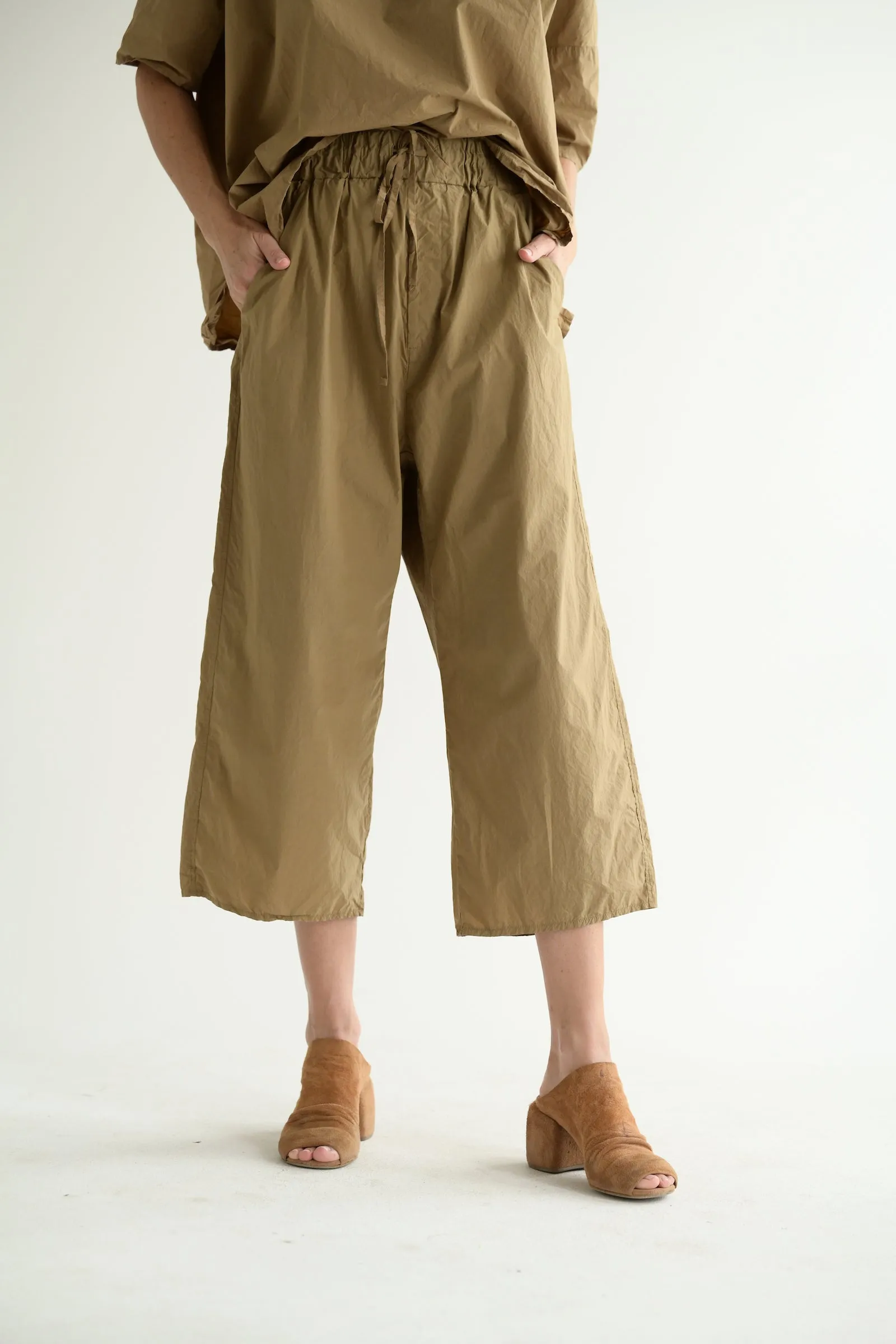 Wide & Short Trousers TC in Gold